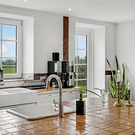 Awesome In With Wifi And 5 Bedrooms Casa vacanze Stege