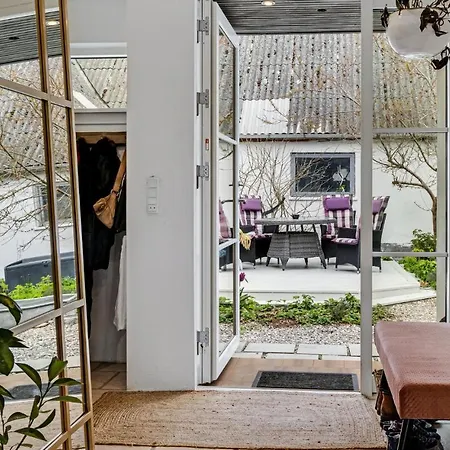 Casa vacanze Awesome In With Wifi And 5 Bedrooms
