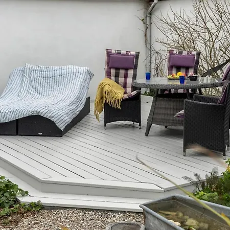 Casa vacanze Awesome In With Wifi And 5 Bedrooms